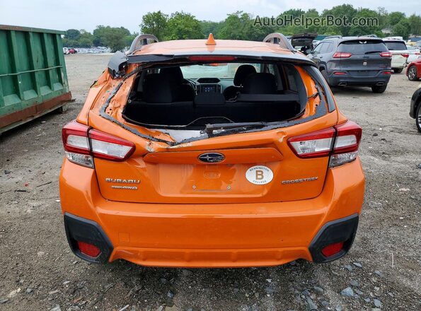 JF2GTADC3JH300927 2018 SUBARU CROSSTREK Orange Հետևի տեսք