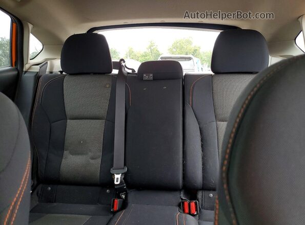 JF2GTADC3JH300927 2018 SUBARU CROSSTREK Orange Հետևի նստատեղերի տեսք