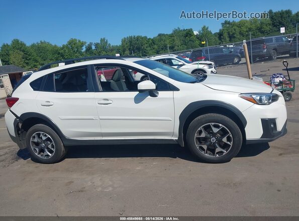 JF2GTADC7JH268208 2018 SUBARU CROSSTREK White Սալոնի հետևի տեսք