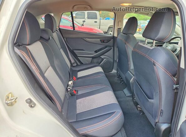 JF2GTAEC4LH207724 2020 SUBARU CROSSTREK White Widok wnętrza z tyłu