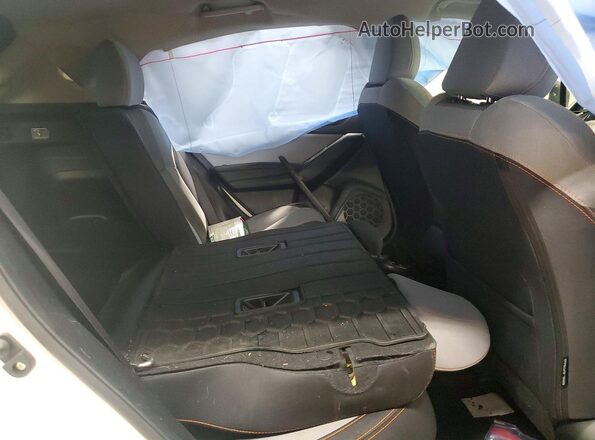 JF2GTAEC5K8259359 2019 SUBARU CROSSTREK White Вид задніх сидінь