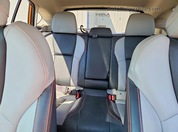 JF2GTAJC0J8204998 2018 SUBARU CROSSTREK Orange Вид задніх сидінь