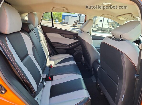 JF2GTAJC0J8204998 2018 SUBARU CROSSTREK Orange Вид задньої частини салону