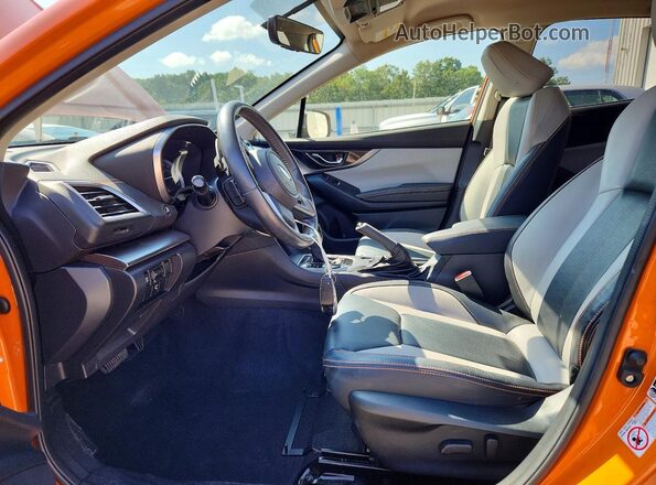 JF2GTAJC0J8204998 2018 SUBARU CROSSTREK Orange Вид салону спереду
