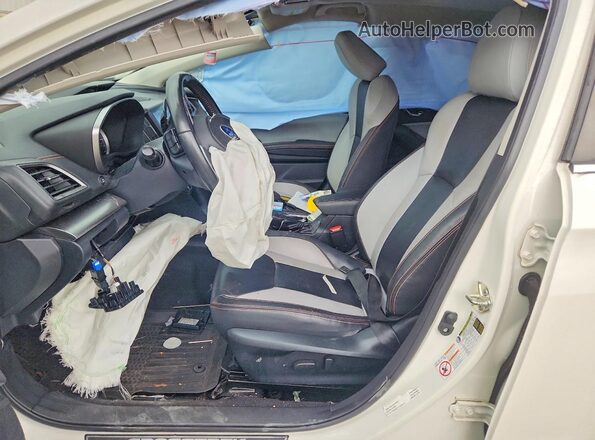 JF2GTALC2J8295205 2018 SUBARU CROSSTREK White Front interior view