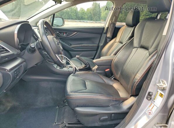 JF2GTALC3JH260799 2018 SUBARU CROSSTREK Серебряный Вид салона спереди