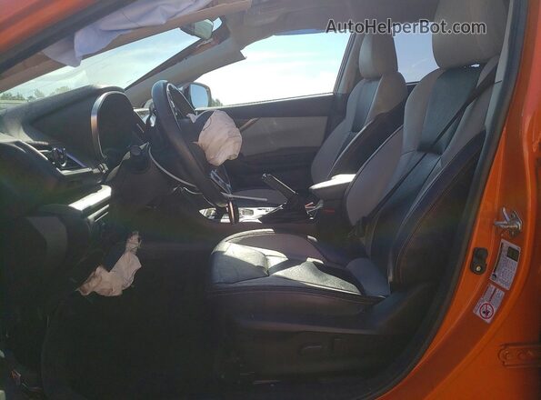 JF2GTALC3JH317972 2018 SUBARU CROSSTREK Orange Front interior view