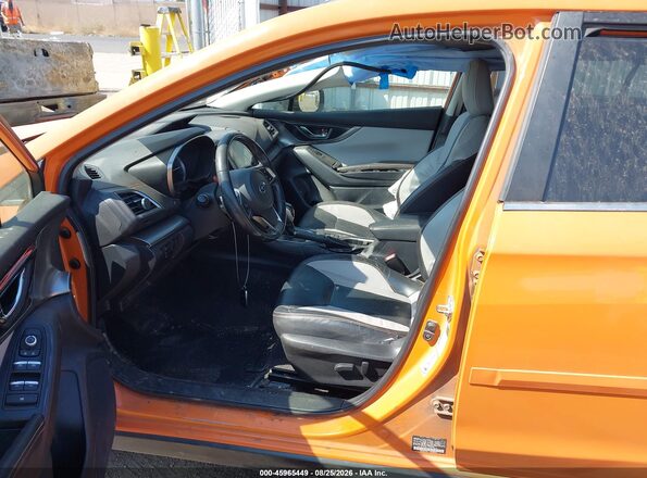 JF2GTALC7J8279470 2018 SUBARU CROSSTREK Orange Вид салону спереду
