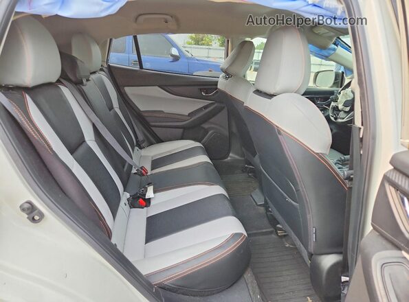 JF2GTAMC0KH371519 2019 SUBARU CROSSTREK White უკანა სავარძლების ხედი