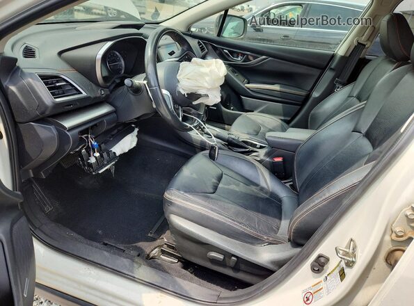 JF2GTAMC4J8200156 2018 SUBARU CROSSTREK White Սալոնի դիմացի տեսք
