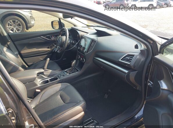 JF2GTAMC4J8238258 2018 SUBARU CROSSTREK Gray Front interior view