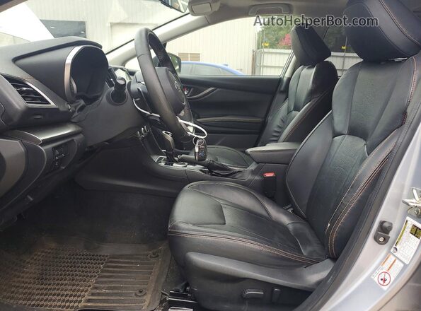 JF2GTAMC9JH282255 2018 SUBARU CROSSTREK Silver Front interior view