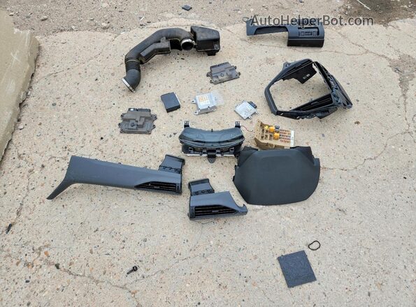 JF2GUABC1R8396357 2024 SUBARU CROSSTREK Silver VIN კოდის სტიკერის ხედი