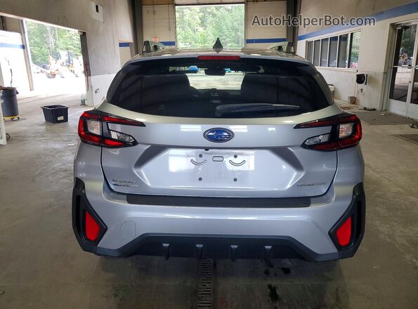 JF2GUADC4R8245056 2024 SUBARU CROSSTREK Silver Widok z tyłu
