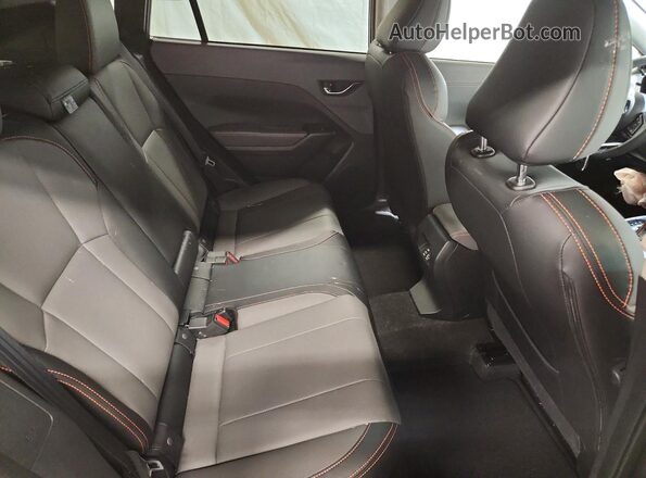 JF2GUSND0T8233863 2026 SUBARU CROSSTREK Charcoal Vista de los asientos traseros