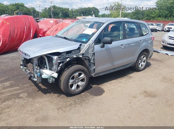 JF2SJAAC4JG607677 2018 SUBARU FORESTER Silver წინა მარცხენა ხედი სამი მეოთხედიდან