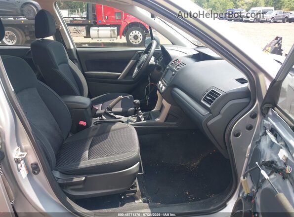 JF2SJAAC4JG607677 2018 SUBARU FORESTER Silver წინა სალონის ხედი