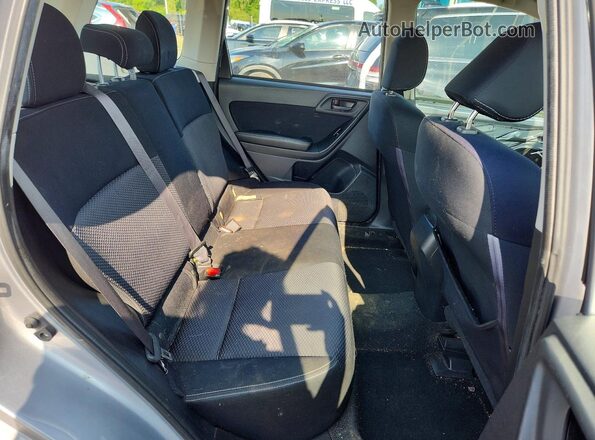 JF2SJAACXGG405886 2016 SUBARU FORESTER Silver Widok wnętrza z tyłu
