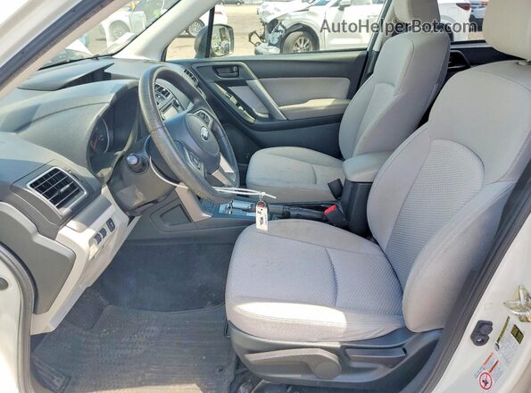 JF2SJABC2JH417174 2018 SUBARU FORESTER White Vista interior delantera