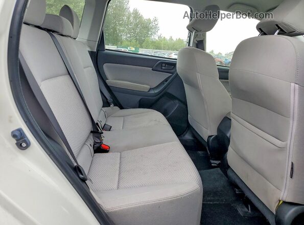 JF2SJABC5JH535090 2018 SUBARU FORESTER White Widok wnętrza z tyłu