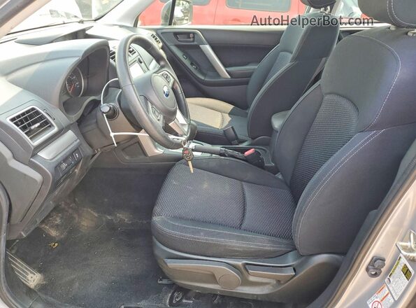 JF2SJABC6JH516015 2018 SUBARU FORESTER Silver Front interior view