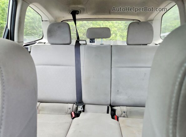 JF2SJABC9HH485661 2017 SUBARU FORESTER White Հետևի նստատեղերի տեսք