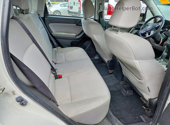 JF2SJABC9HH485661 2017 SUBARU FORESTER White Սալոնի հետևի տեսք