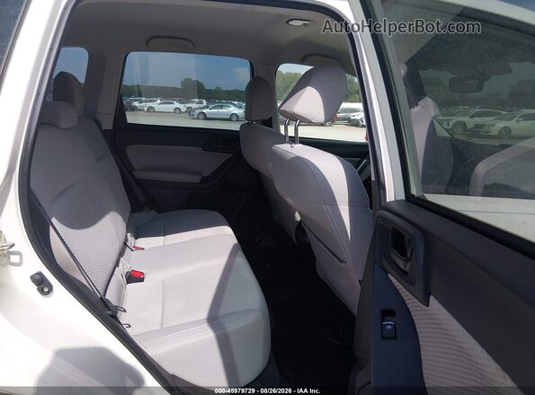JF2SJABC9HH522840 2017 SUBARU FORESTER White Widok naklejki z numerem VIN