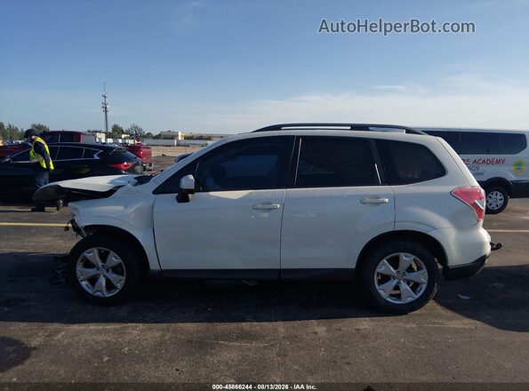 JF2SJADC0GH536315 2016 SUBARU FORESTER White Vista interior trasera