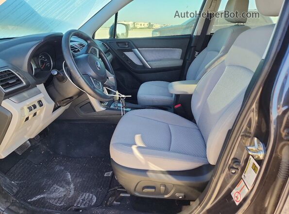 JF2SJADC1JH516680 2018 SUBARU FORESTER Черный Вид салона спереди