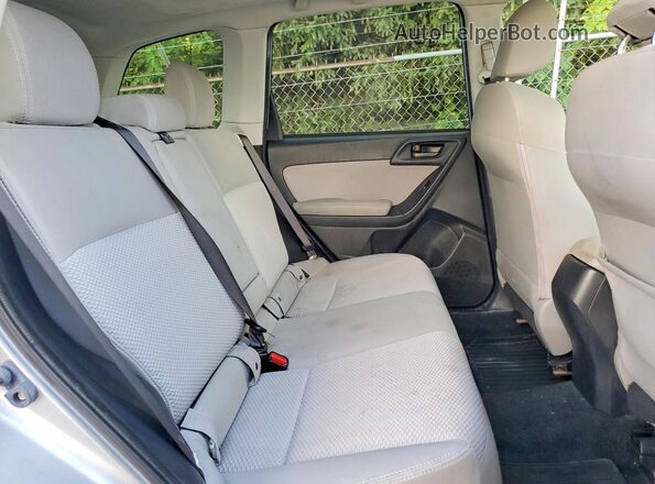 JF2SJADC3GH438301 2016 SUBARU FORESTER Серебряный Вид задней части салона