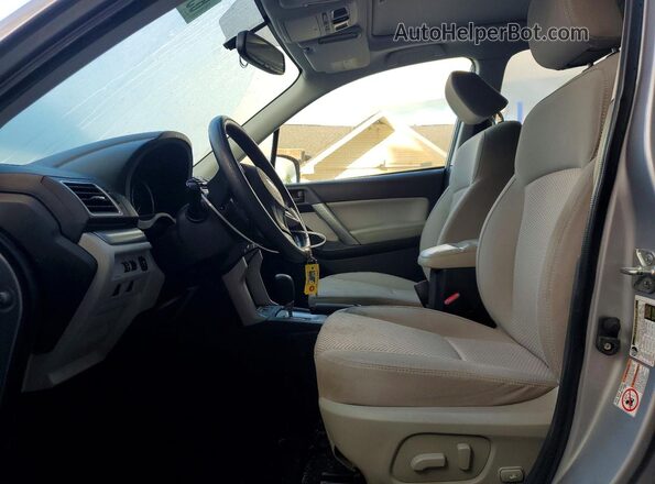JF2SJADC3GH438301 2016 SUBARU FORESTER Серебряный Вид салона спереди