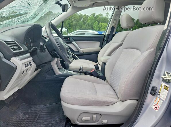 JF2SJADC5GH409009 2016 SUBARU FORESTER Silver Front interior view