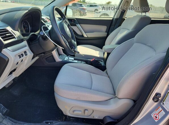 JF2SJADC5GH432208 2016 SUBARU FORESTER Серебряный Вид салона спереди