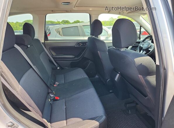 JF2SJAEC2HH528958 2017 SUBARU FORESTER Silver Вид задніх сидінь