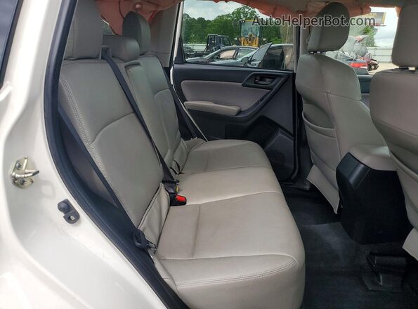 JF2SJAEC2HH805172 2017 SUBARU FORESTER White Vista interior trasera