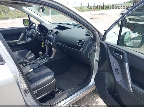 JF2SJAEC3JH452950 2018 SUBARU FORESTER Gray Front interior view