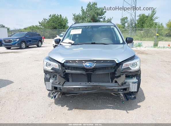 JF2SJAEC3JH452950 2018 SUBARU FORESTER Gray Front view