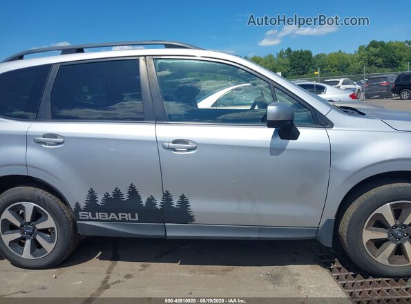JF2SJAEC4HG505879 2017 SUBARU FORESTER Silver Widok wnętrza z tyłu