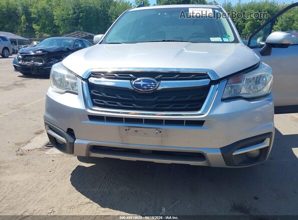 JF2SJAEC4HG505879 2017 SUBARU FORESTER Silver Widok z przodu