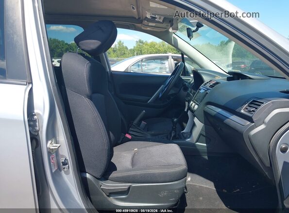 JF2SJAEC4HG505879 2017 SUBARU FORESTER Silver Widok wnętrza z przodu