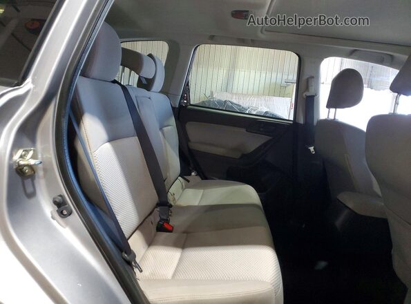 JF2SJAEC4HH542120 2017 SUBARU FORESTER Silver Widok wnętrza z tyłu