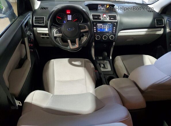 JF2SJAEC4HH542120 2017 SUBARU FORESTER Silver Widok deski rozdzielczej