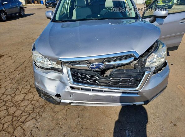 JF2SJAEC5HH422732 2017 SUBARU FORESTER Silver Vista del compartimento del motor