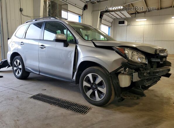 JF2SJAEC5HH585705 2017 SUBARU FORESTER Silver Front right