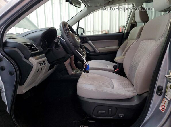JF2SJAEC5JH431114 2018 SUBARU FORESTER Silver Front interior view
