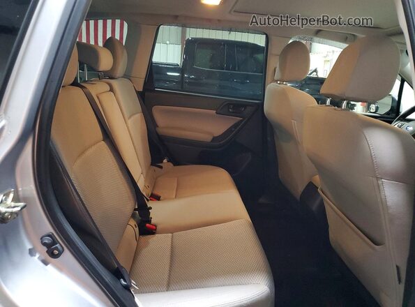 JF2SJAEC5JH431114 2018 SUBARU FORESTER Silver Rear interior view