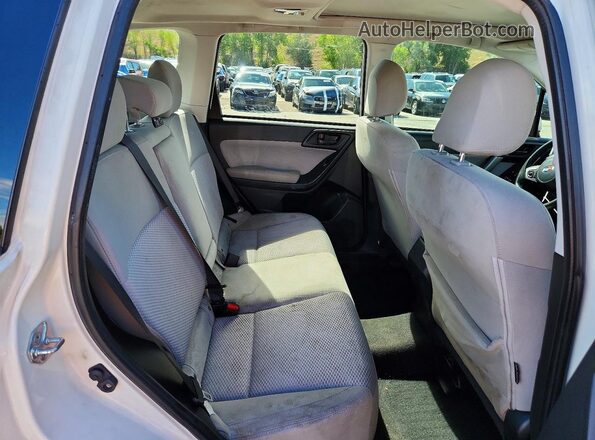 JF2SJAEC6HH402120 2017 SUBARU FORESTER White უკანა სალონის ხედი