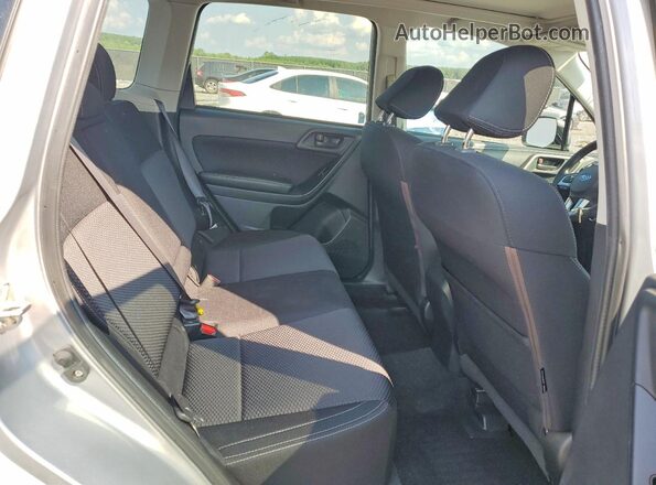 JF2SJAEC6JH599022 2018 SUBARU FORESTER Silver Vista de los asientos traseros