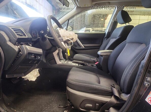 JF2SJAEC7HH404233 2017 SUBARU FORESTER Черный Вид салона спереди